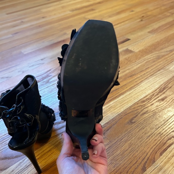 Embellished Flower Black Mesh Bootie Colin Stuart size 9 - Picture 9 of 9